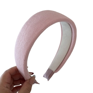Cerchietto spesso in spugna lavorata a maglia rosa per donna con fodera antiscivolo retro