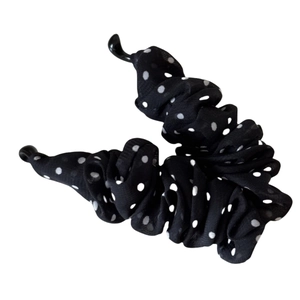 Schicke schwarz-weiße Polka-Dot-Bananen-Haarklammer mit Retro-Stoff für stilvolle Pferdeschwänze