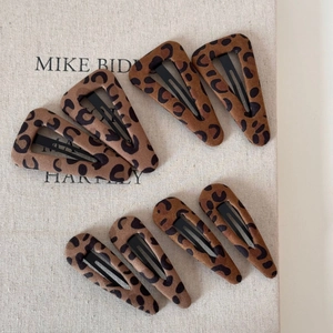 8-piece set of vintage leopard print hair clips including triangle and oval BB styles