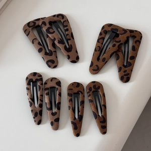 8-piece set of leopard print hair clips including large triangle and small teardrop BB clips