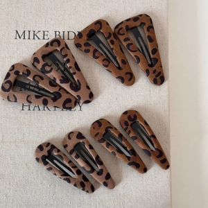 7-piece leopard print hair clip set with triangular and teardrop-shaped BB pins