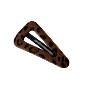 Vintage leopard print triangular hair clip with dark brown animal pattern texture