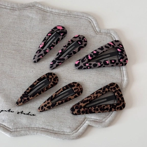 Set di fermagli per capelli in tessuto leopardato a forma di triangolo e goccia