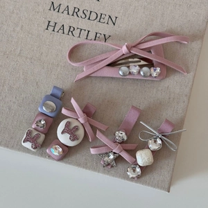 Set de barrettes à nœud rose avec perles élégantes et strass en forme de cœur