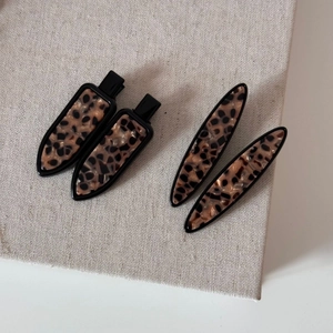 Vintage leopard print hair clips set with gold-tone accents and black resin borders