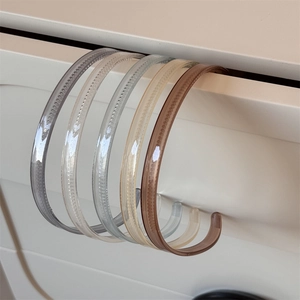 Détail de 5 serre-têtes couleurs gelée avec design de dents intérieures antidérapantes