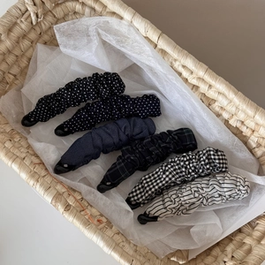 Set mit sechs Vintage-Bananen-Haarspangen aus Stoff mit Punkten und Karomuster