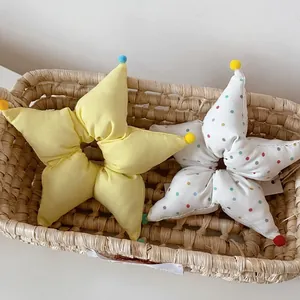 Chouchou Rembourré en Coton en Forme d'Étoile Mignon Avec Pompons Colorés Élastique à Cheveux en Tissu Doux pour Femme