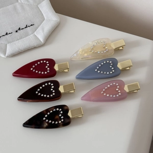 Lot de six barrettes à cheveux en acétate en forme de cœur avec strass et couleurs pastel