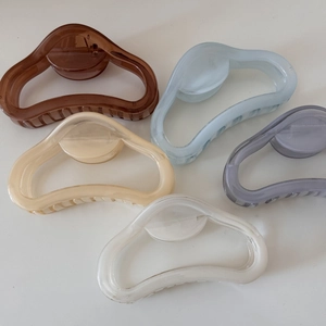 Lot de cinq pinces à cheveux élégantes et ajourées dans diverses couleurs gelées