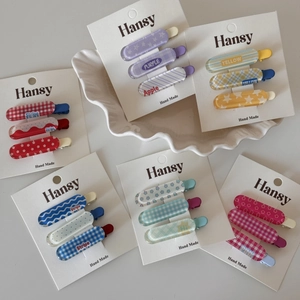 Lot de trois pinces à cheveux colorées avec motifs à carreaux et tons macarons