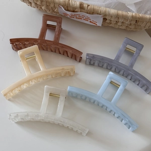 Five-piece set of Morandi colored acrylic hair claws with matte and marble textures