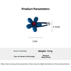 Detailed view of a blue flower hair clip with dimensions 7cm x 4.3cm and 14.1g weight
