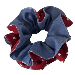 Contrast denim blue and red polka dot scrunchie hair tie for a vintage sweet style