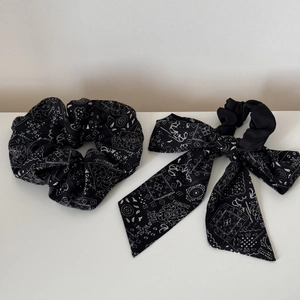 Vintage black paisley scrunchie and bow hair tie set with long ribbons for women