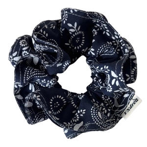 Floral navy blue cotton scrunchie with white flower print and woven brand label