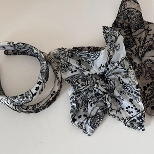 Elegant 3-piece paisley print hair set with wide headband and two large scrunchies