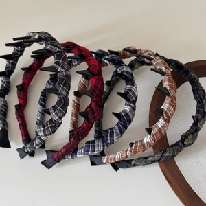 Detail of plaid fabric headbands with inner teeth for volume and secure styling
