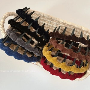 Vintage Velvet Non-Slip Headband With Teeth Retro Padded Twisted Hair Band For Women Daily Hair Accessories Face Wash