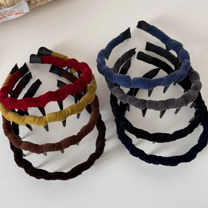 Detail of velvet braided headbands with non-slip teeth in various vintage colors