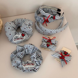 Set accessori per capelli a quadri blu con cuori rossi inclusi elastico e cerchietto
