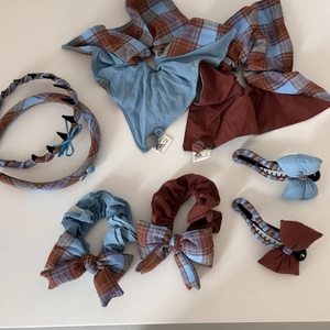 Ensemble d'accessoires à cheveux à carreaux bleu et marron avec bandeau et chouchous