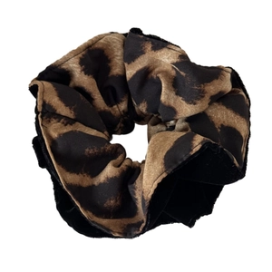 Vintage leopard print scrunchie made of soft fabric and velvet for a high ponytail