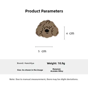 Détail de la pince à cheveux caniche marron montrant les dimensions 5x4 cm et 10,9g