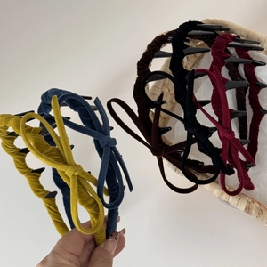Velvet wavy headband with bow in various colors, non-slip design for women accessories
