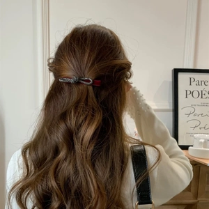 Elegante fermaglio per capelli a fiocco in velluto rosso con strass neri brillanti