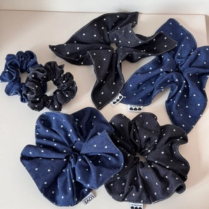 Denim heart pattern scrunchies and bow hair ties set in dark blue and black colors