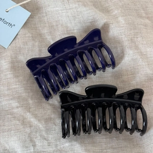 Blue and black hair claw clips on linen fabric, high gloss double-toothed hair accessories