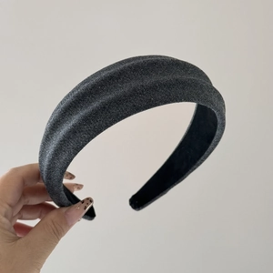 Close-up of dark grey thick headband showing premium knitted wool texture and inner lining