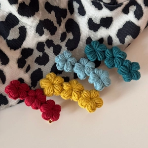 Handmade crochet flower hair clip set with vintage gradient colors and knit texture