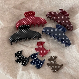 Retro polka dot fan-shaped hair claws and Scottie dog hair clips set on linen