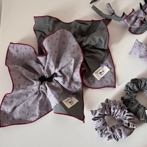 Lot de chouchous style français avec rubans noeuds en tissu gris et violet