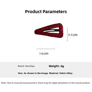 Vue détaillée de la pince à cheveux rouge à pois avec dimensions de 7,8 cm et alliage