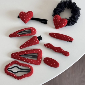Set de 8 accessoires cheveux rouge à pois blancs avec pinces à clic et chouchou cœur