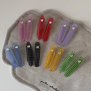 Lot de barrettes à carreaux avec strass en cœur déclinées en sept couleurs pastel
