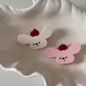Lot de deux jolies barrettes en acétate avec petits chiens blanc et rose et pommes