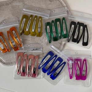Detail of 4-piece triangular BB clips set in assorted vintage candy colors packaging
