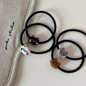 Cute cartoon cat hair ties set featuring four elastic bands with resin feline charms