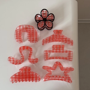 7-piece red and white checkered hair claw set featuring flower and star patterns