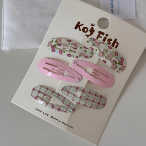 Detailed set of six wave-edge BB hair clips featuring floral and pink gingham patterns