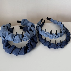 Detail view of denim headband with anti-slip long teeth and ruffled cotton fabric texture