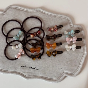 Ensemble barrette et élastique à cheveux en acétate avec finition marbrée