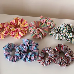Chouchous en Tricot à Côtes Rayés Colorés pour Femmes Accessoires de Coiffure Élastiques Plissés Faits à la Main
