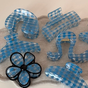 Blue and white checkerboard pattern acrylic hair claws in assorted geometric shapes