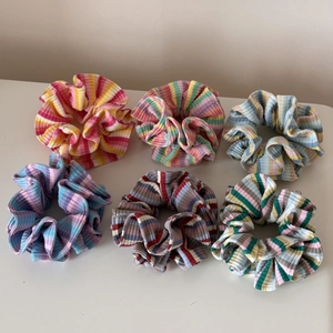Lot de 6 chouchous colorés en maille côtelée à rayures pour coiffures variées