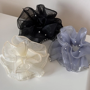 Chouchous oversize en organza style Hepburn avec perles en noir, beige et bleu gris